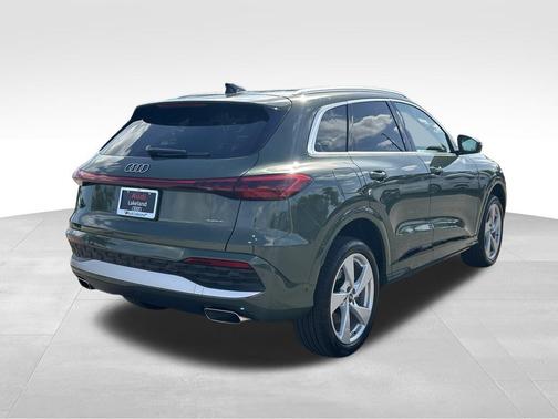 District Green Metallic 2026 Audi Q5 Premium Plus TFSI quattro S tronic