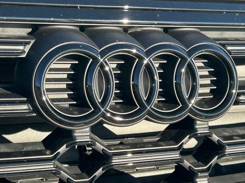 2024 Audi Q5 45 S line Premium