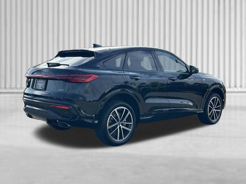 Mythos Black Metallic 2026 Audi Q5 Sportback Premium Plus TFSI quattro S tronic