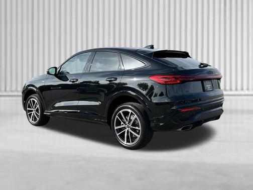 Mythos Black Metallic 2026 Audi Q5 Sportback Premium Plus TFSI quattro S tronic