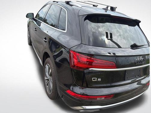 Mythos Black Metallic 2023 Audi Q5 45 S line Premium