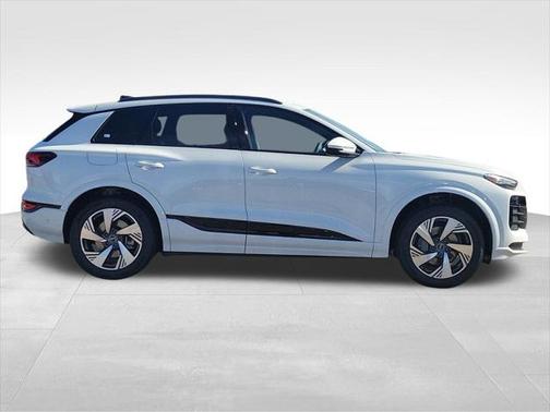 2025 Audi Q6 e-tron Premium Plus quattro