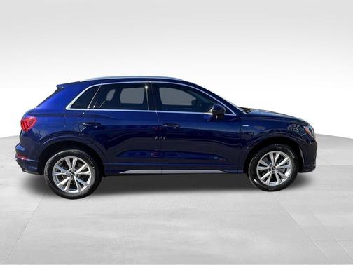 2022 Audi Q3 45 S line Premium
