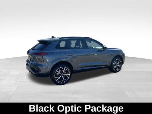 Daytona Gray Pearl Effect 2026 Audi Q3 TFSI quattro S tronic