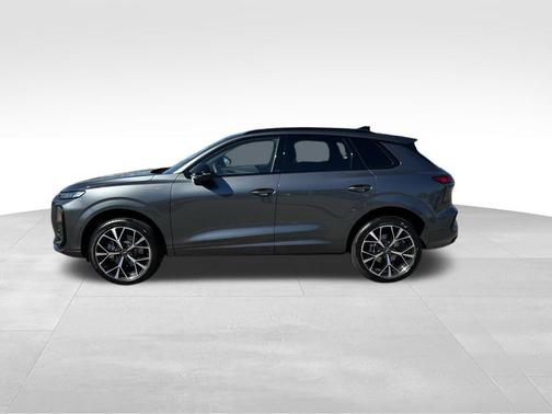 Daytona Gray Pearl Effect 2026 Audi Q3 S line