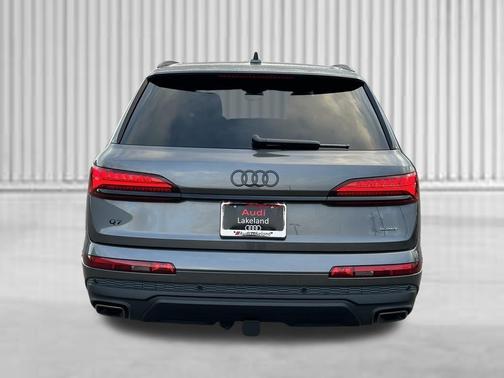Samurai Gray Metallic 2026 Audi Q7 55 Premium Plus