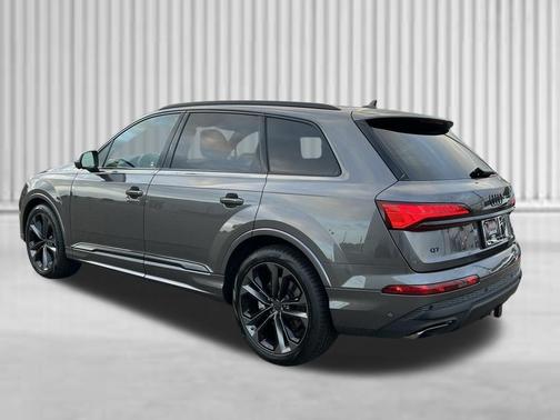 Samurai Gray Metallic 2026 Audi Q7 55 Premium Plus