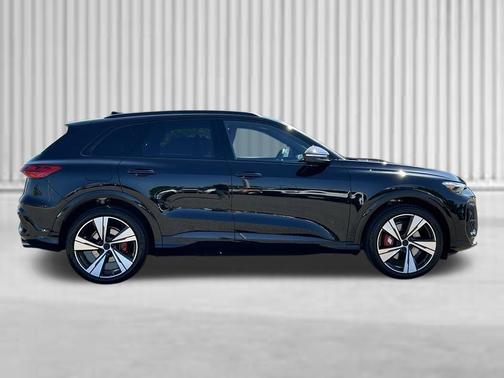 Mythos Black Metallic 2026 Audi SQ5 3.0T Prestige