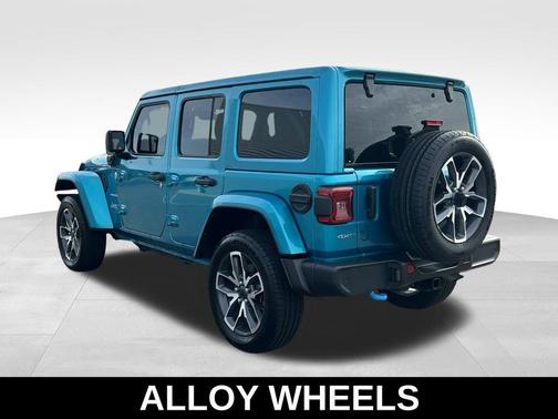 Bikini Pearl Coat 2024 Jeep Wrangler 4xe Sahara