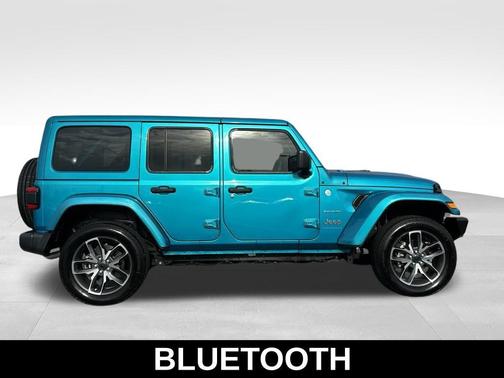 Bikini Pearl Coat 2024 Jeep Wrangler 4xe Sahara