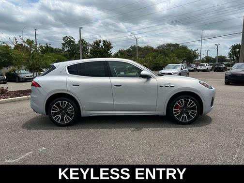 Bianco 2023 Maserati Grecale GT
