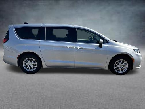 Silver Mist Clearcoat 2023 Chrysler Pacifica Touring L