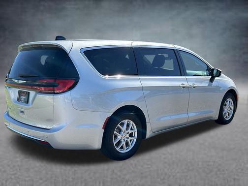 Silver Mist Clearcoat 2023 Chrysler Pacifica Touring L
