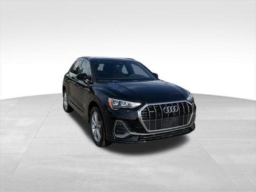 2022 Audi Q3 45 S line Premium