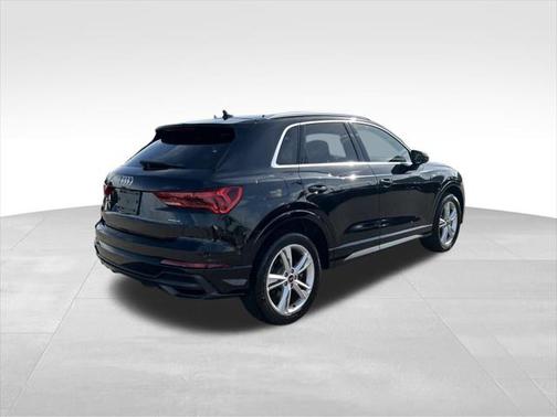 2022 Audi Q3 45 S line Premium
