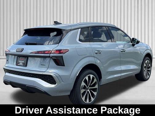 Arrow Gray Pearl Effect 2026 Audi Q3 TFSI quattro S tronic