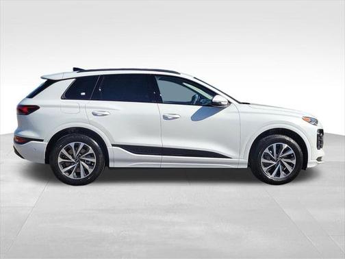 2025 Audi Q6 e-tron Premium quattro