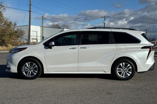 2023 Toyota Sienna XLE