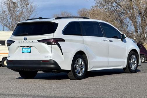2023 Toyota Sienna XLE