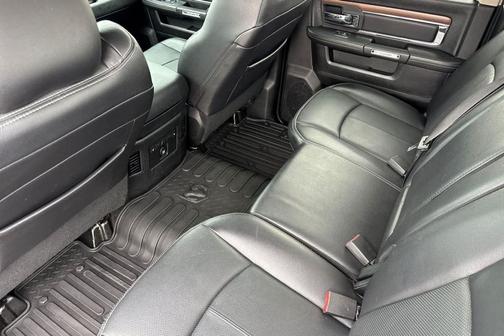 2018 RAM 2500 Laramie Crew Cab 4x4 8' Box