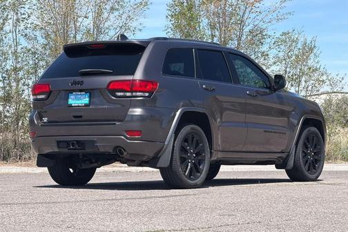 Granite Crystal Metallic Clearcoat 2018 Jeep Grand Cherokee Altitude
