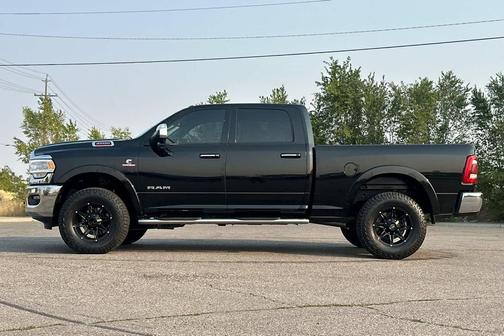 2022 RAM 3500 Laramie Crew Cab 4x4 6'4' Box