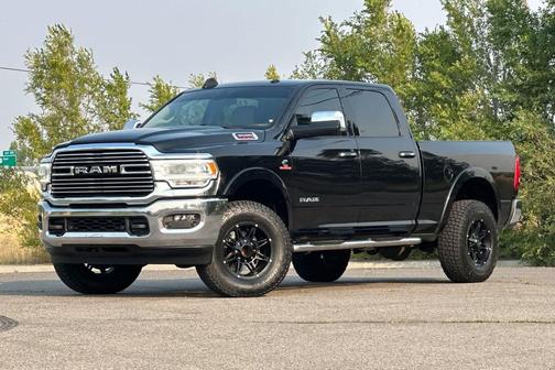2022 RAM 3500 Laramie Crew Cab 4x4 6'4' Box