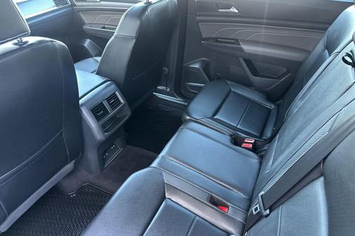 2022 Volkswagen Atlas Cross Sport 3.6L V6 SEL R-Line