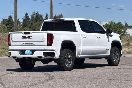 Summit White 2024 GMC Sierra 1500 AT4