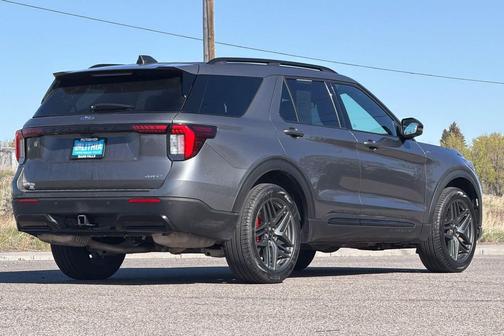 Carbonized Gray Metallic 2025 Ford Explorer ST-Line