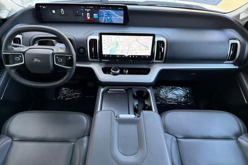 Oxford White 2025 Ford Expedition Active