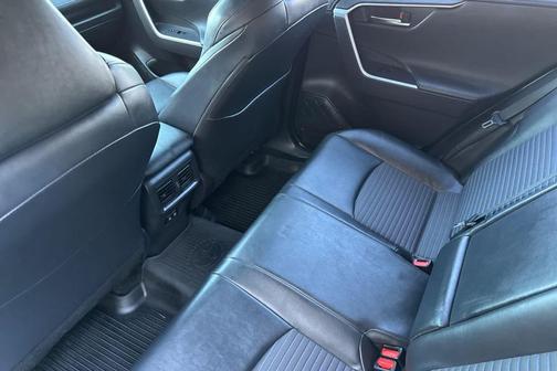 2021 Toyota RAV4 Hybrid SE