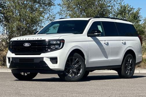 White/off-white 2027 Ford Expedition Platinum