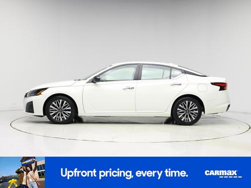 White 2025 Nissan Altima SR