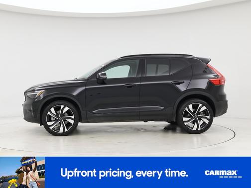 2025 Volvo XC40 B5 Plus Dark Theme