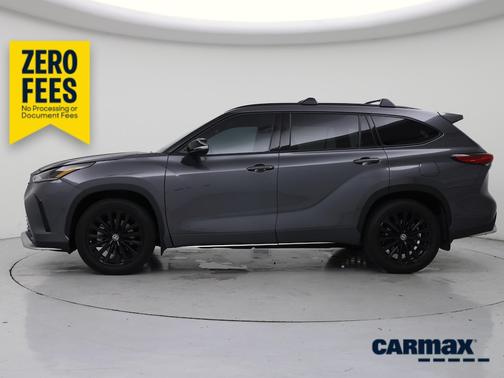 Gray 2023 Toyota Highlander XSE