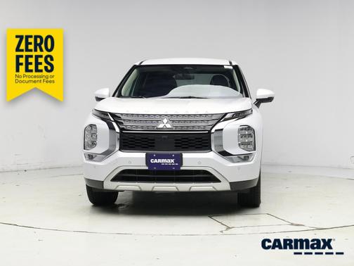 White 2024 Mitsubishi Outlander SE