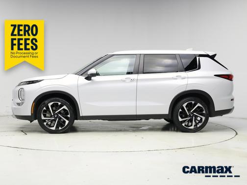White 2024 Mitsubishi Outlander SE