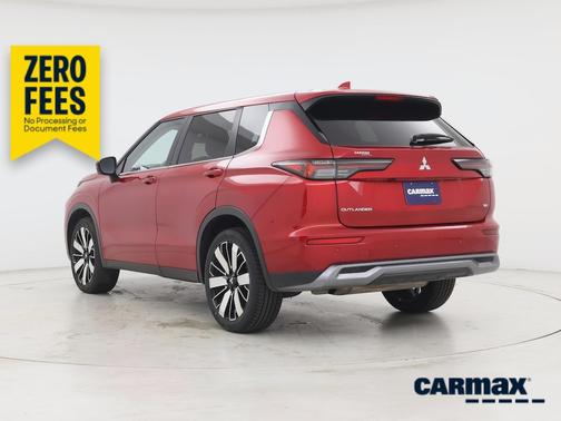 Red 2025 Mitsubishi Outlander SE