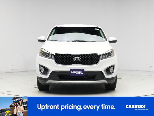 White 2016 Kia Sorento EX