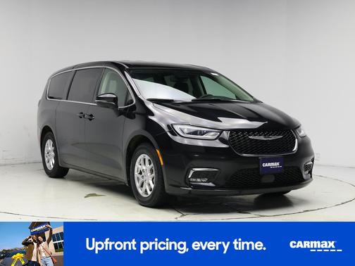 Black 2023 Chrysler Pacifica Touring L