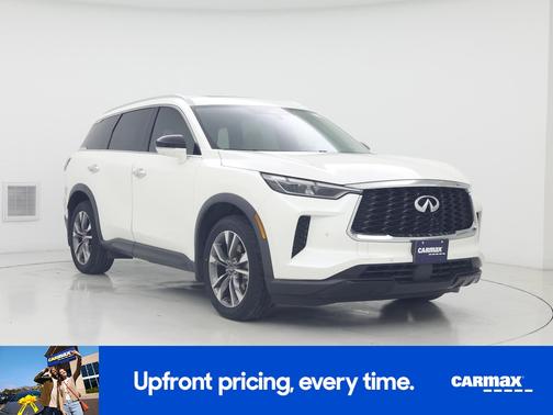 White 2023 INFINITI QX60 Luxe