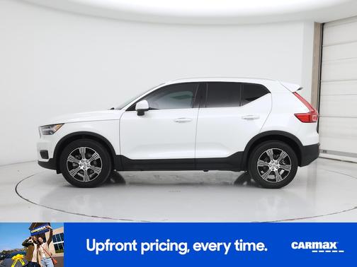 White 2022 Volvo XC40 T5 Inscription