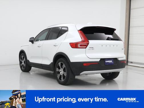 White 2022 Volvo XC40 T5 Inscription