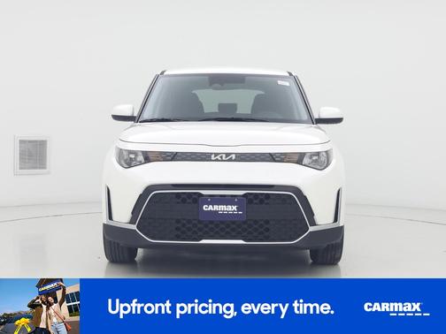 White 2025 Kia Soul LX