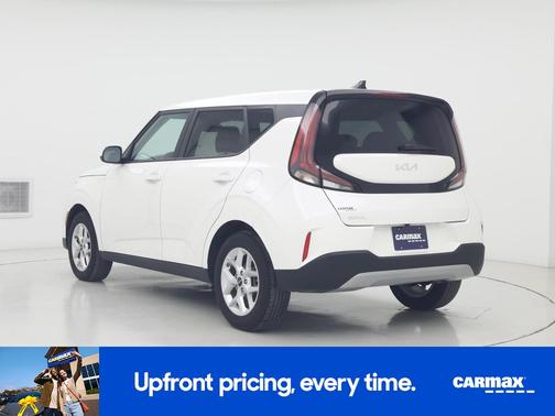 White 2025 Kia Soul LX