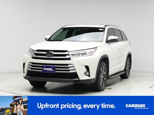 White 2017 Toyota Highlander XLE