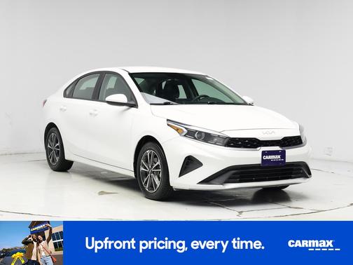 White 2023 Kia Forte LX
