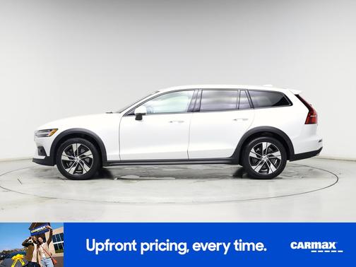 White 2022 Volvo V60 Cross Country T5