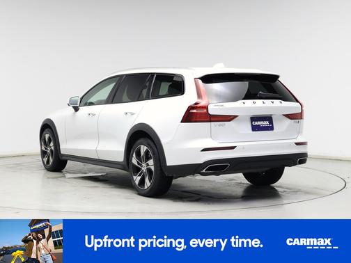 White 2022 Volvo V60 Cross Country T5